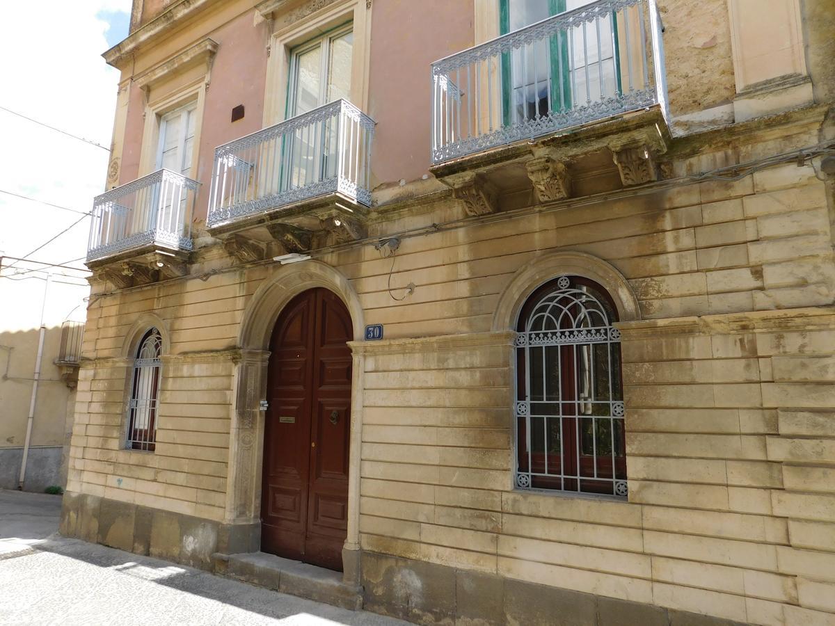 Bed and Breakfast Palazzo Dei Vespri à Caltagirone Extérieur photo